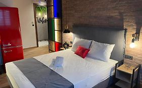 Valaoritou 3 Luxury Rooms